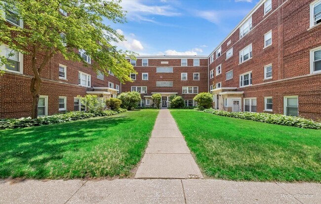 Building Photo - 2715 W Berwyn Ave