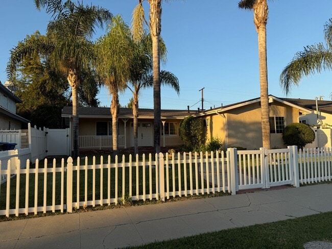 Building Photo - Private HOME 3bed/2 bath + POOL in Woodland Hills! NO OTHER UNIT ON THE PROPERTY!!!!