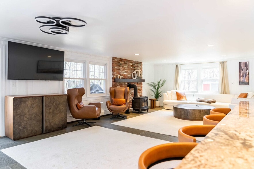 Building Photo - 78 Claypit Hill Rd