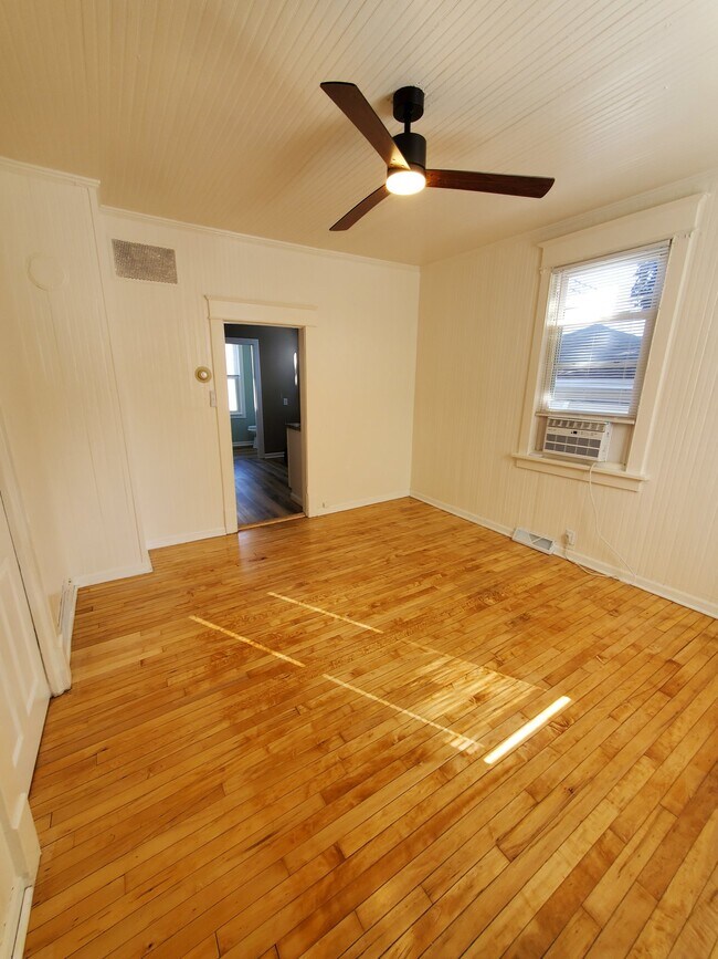 Building Photo - 1548 S 56th St