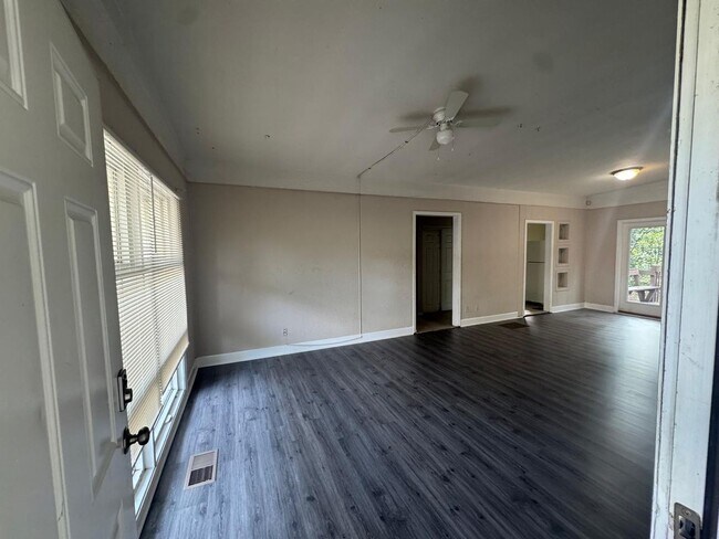 Building Photo - 1807 Jackson Bluff Rd