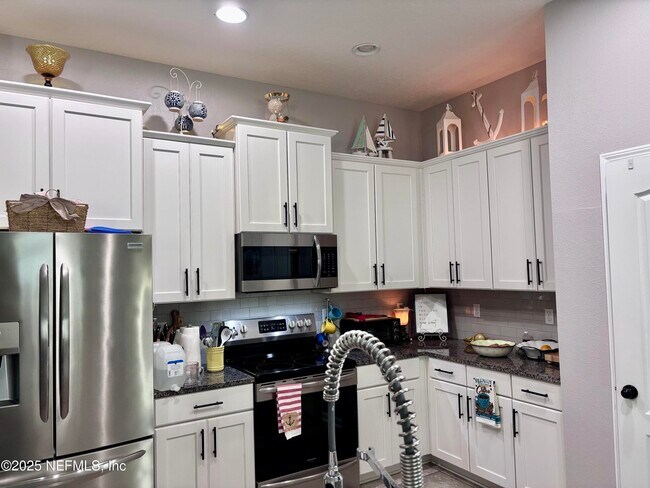 Building Photo - 15702 Chir Pine Dr