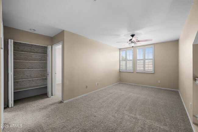 Building Photo - 1227 E Glenhaven Dr