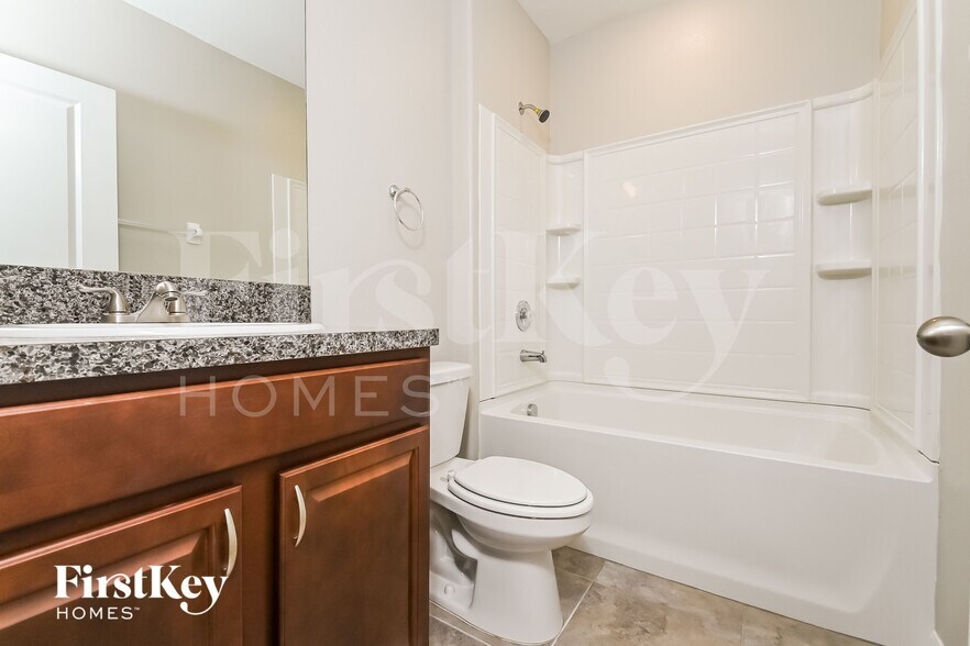 Building Photo - 14827 Crescent Rock Dr