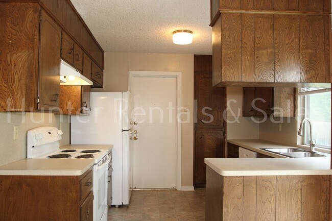 Building Photo - 2810 Lawndale St
