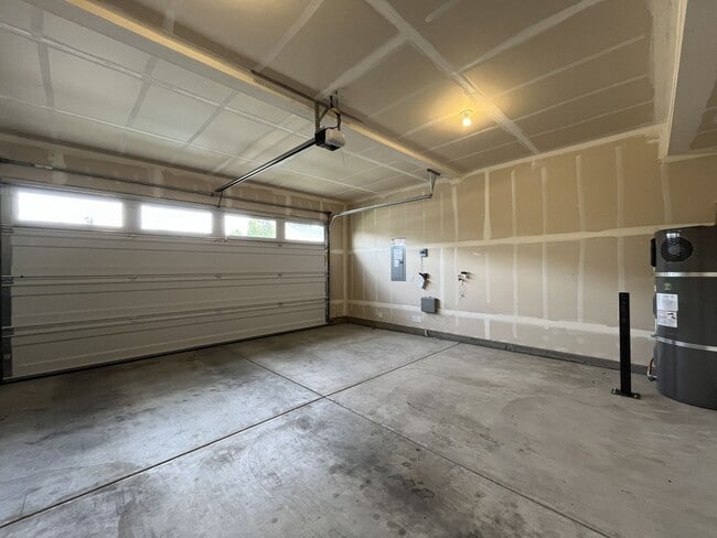 Building Photo - Stunning 3 Bedroom with Bonus Room | Solar Panels, Stainless Steel Appliances & Fenced Backyard