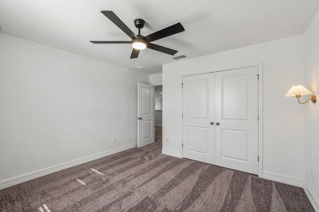 Building Photo - Amazing 5/3.5/2 House in The Reserve at Pine Tree