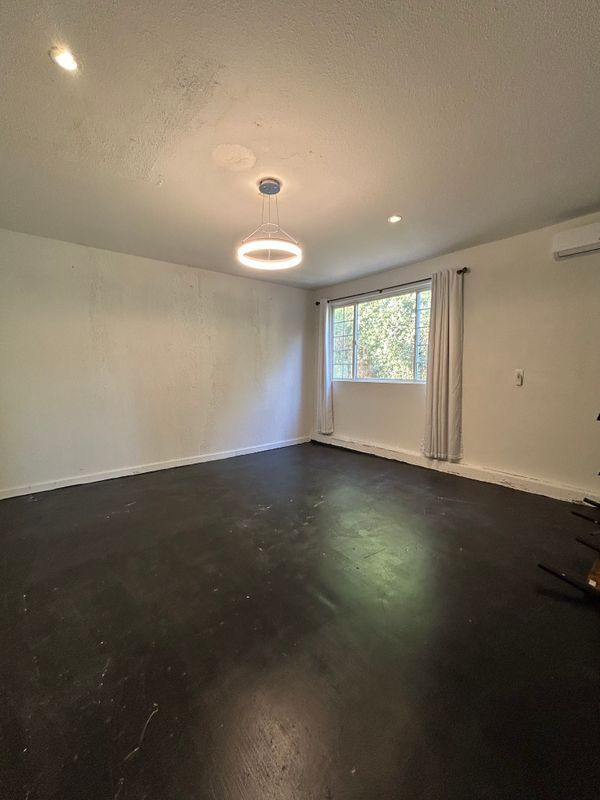 Building Photo - 10210 Newville Ave