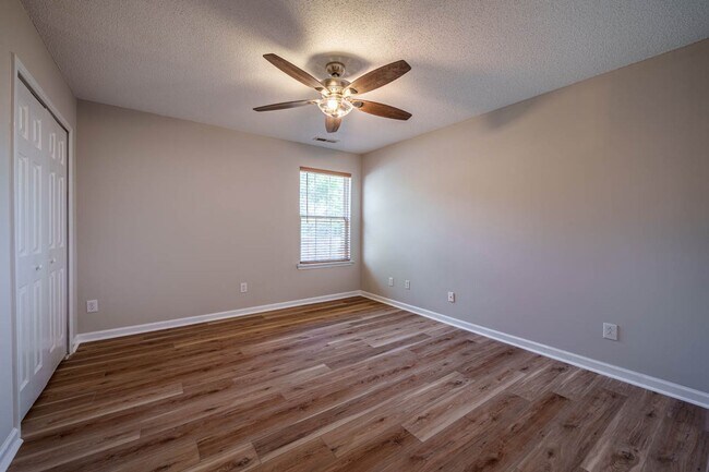 Building Photo - 101 Thorncrest Dr