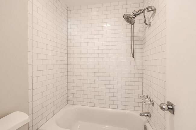 Building Photo - Beautifully Remodeled Townhome in the Cambria Community – Del Mar Heights