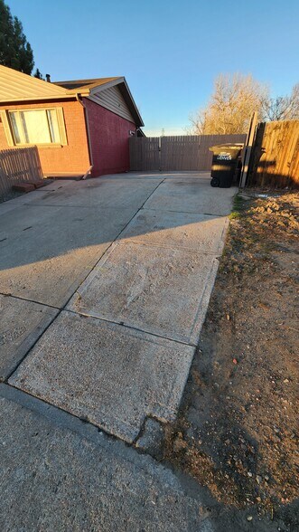 Building Photo - 14775 Robins Dr