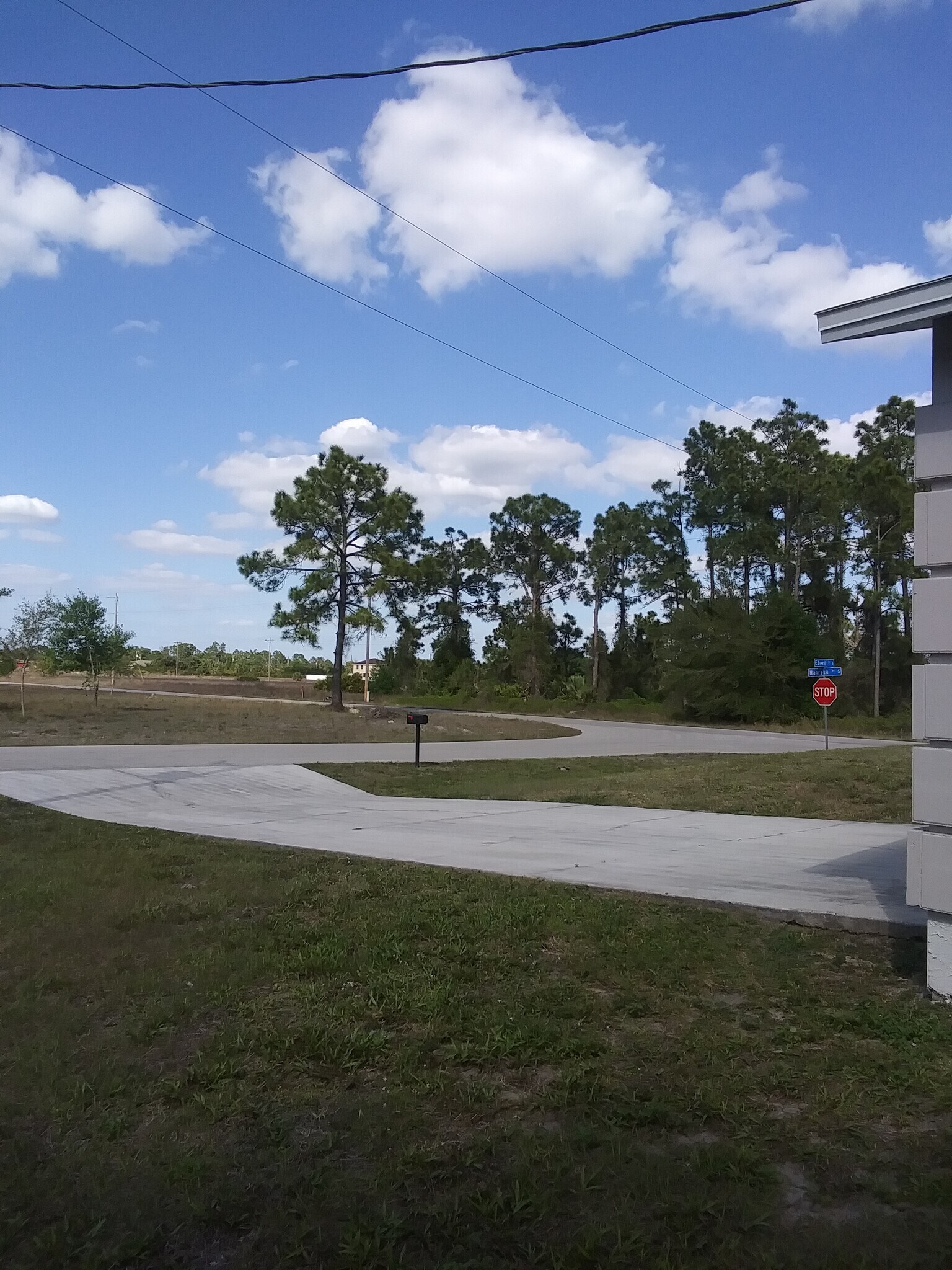 Building Photo - 1154 Ebert Street East