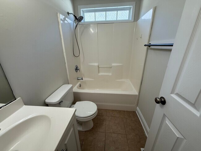 Building Photo - 2803 Hilton Dr