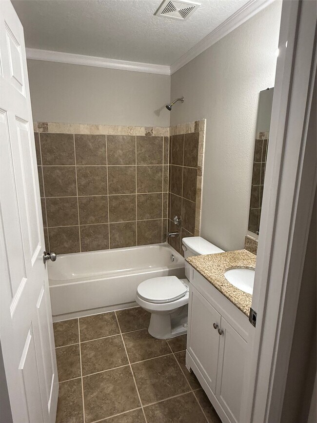 Building Photo - 10464 Royal York Dr