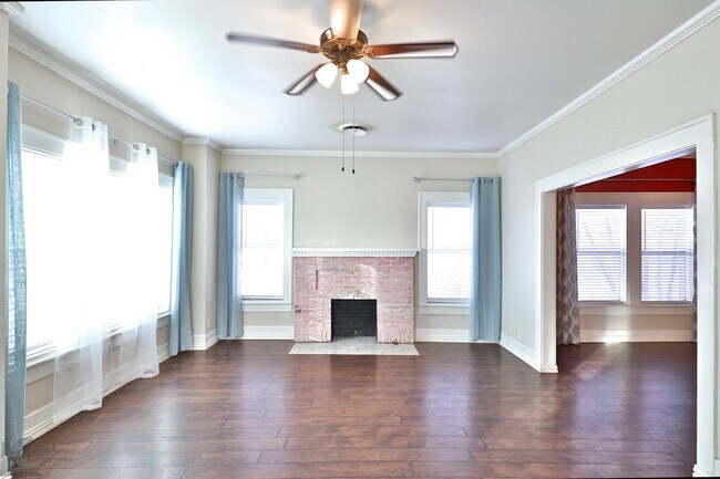 Building Photo - Cottage in the heart of Abilene!