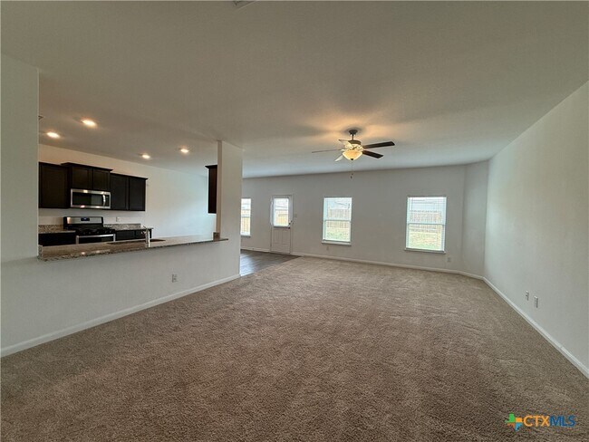 Building Photo - 761 Greenway Trl