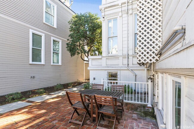 Building Photo - 2615 California St