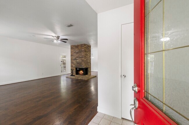 Building Photo - 10 Rockridge Ct