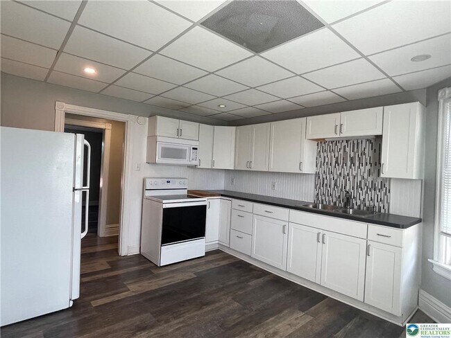 Building Photo - 1219 3rd St