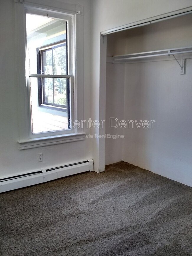 Building Photo - 1118 6th St