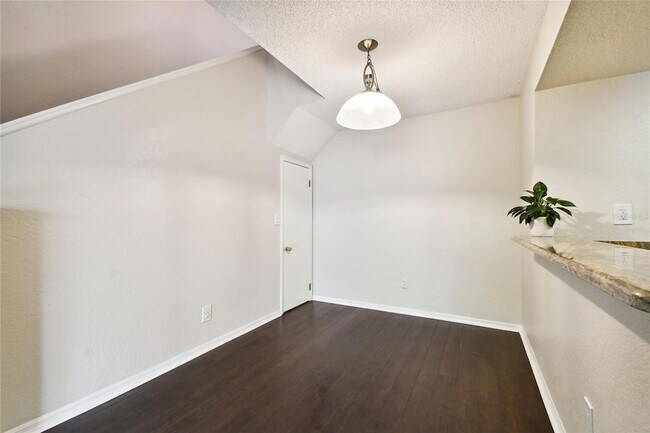 Building Photo - 10263 Gandy Blvd N