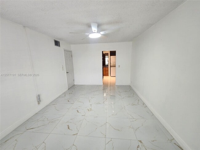 Building Photo - 160 Cypress Club Dr