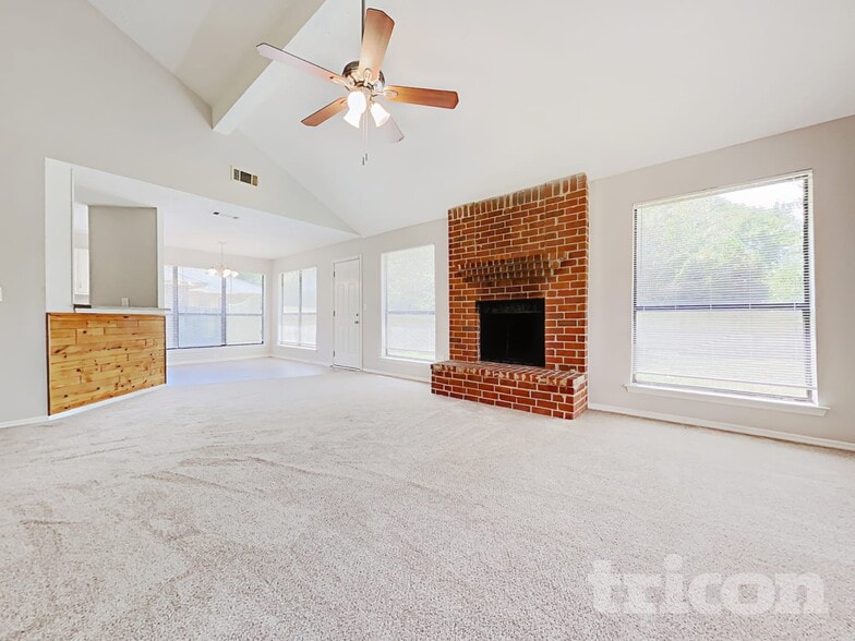 Building Photo - 820 Arbor Hill Dr