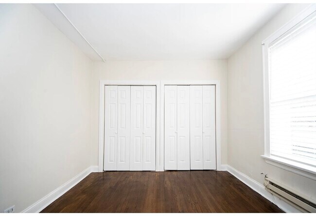 Building Photo - 918 Green Bay Rd