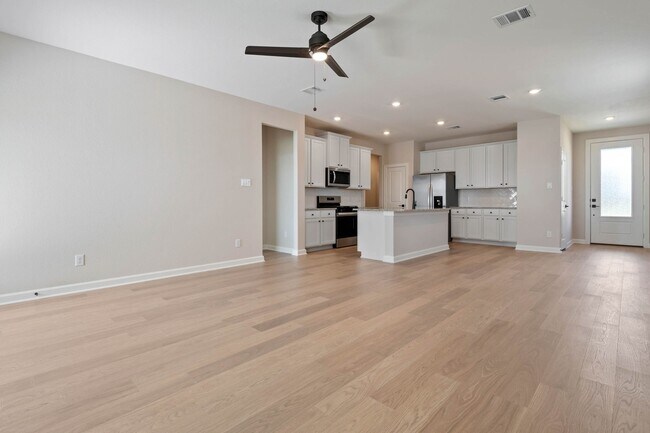 Building Photo - 1035 Rosewood Trl