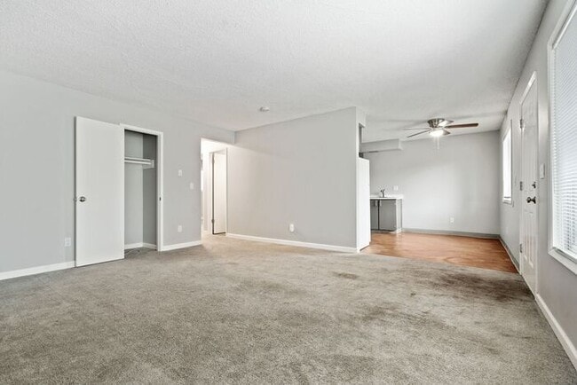 Building Photo - 2 bedroom 5 minutes from downtown and Pets...