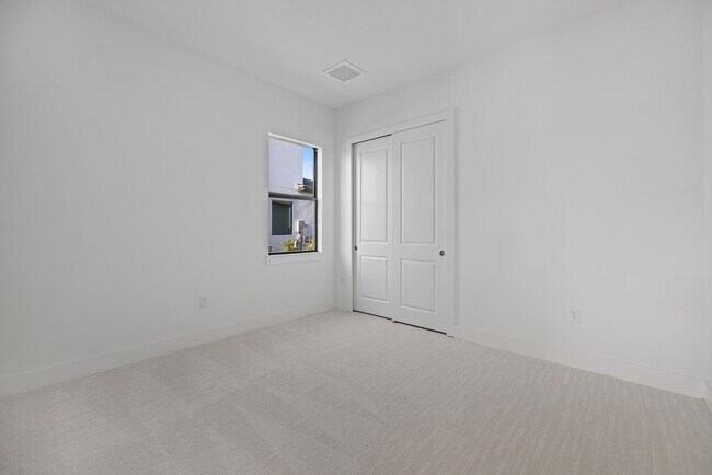 Building Photo - Brand New spacious 4bd/3.5bth Sarasota Hom...