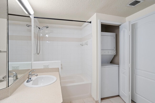 Building Photo - 11012 Legacy Dr