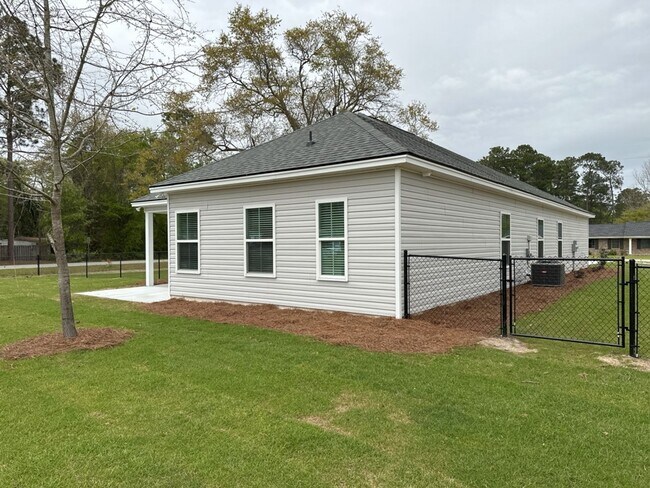 Building Photo - 20 Owens Rd