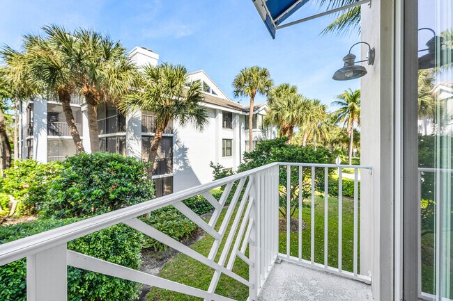 Building Photo - 1024 Bay Colony Dr S