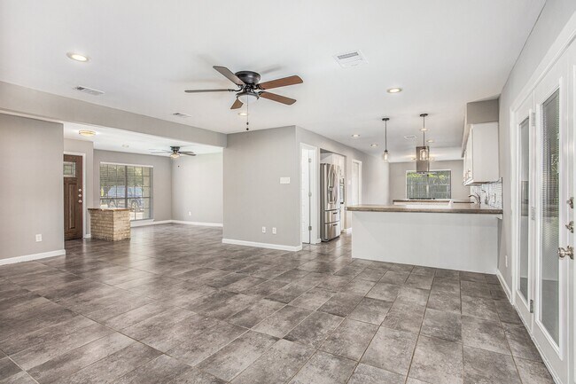 Building Photo - 2902 Helberg Rd