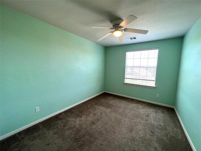 Building Photo - 801 Alamo Plaza Dr