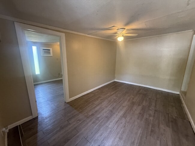 Building Photo - 314 N Nueces