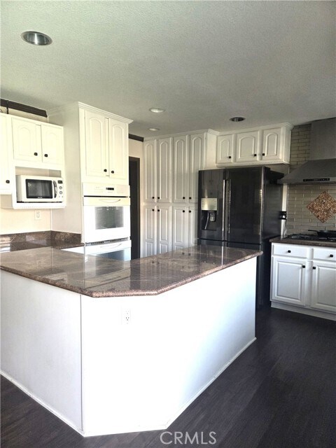 Building Photo - 7704 Lotus Cir