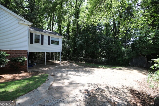 Building Photo - 114 College Ave