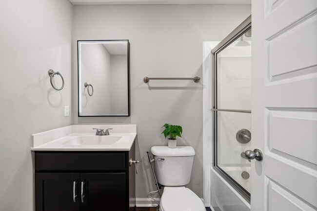 Building Photo - 3 Bedroom 2 Full Bath Home For Rent near Post!