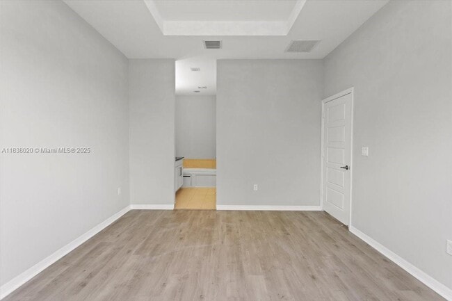 Building Photo - 635 NE 191st Terrace