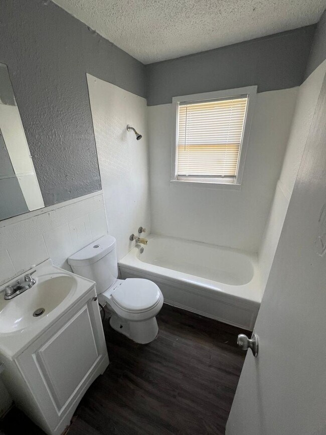 Building Photo - $0 First Month's Rent / $0 Deposit at Move-in