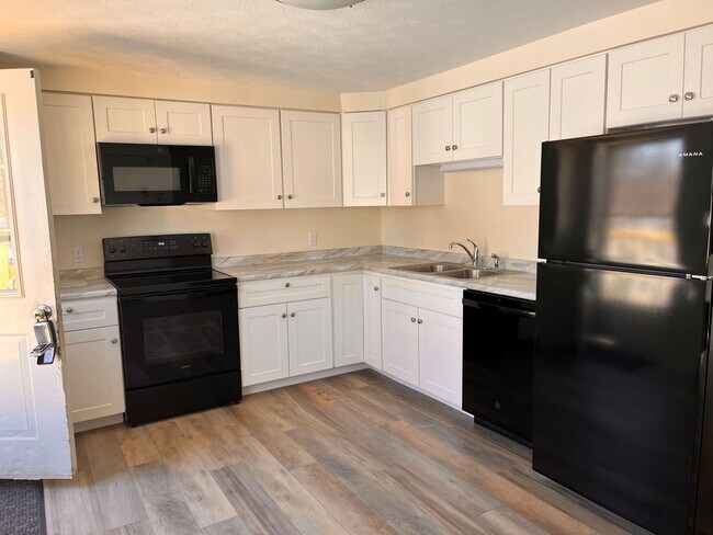 Building Photo - 5/7 Smith