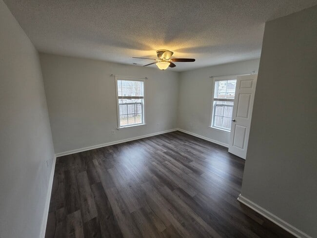 Building Photo - 104 Londonberry Ln