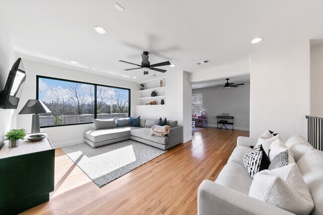 Building Photo - 4301 Vivian St