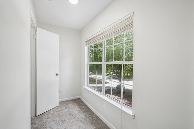 Building Photo - 4419 Crossvine Ave