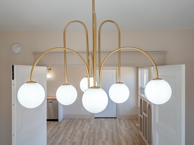 Building Photo - 922