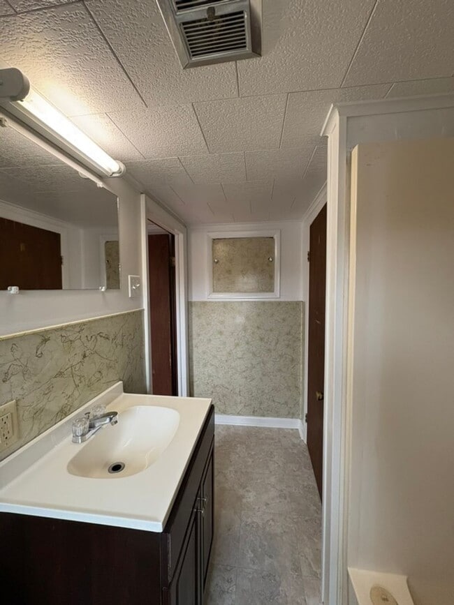 Building Photo - Charming House in the Borough