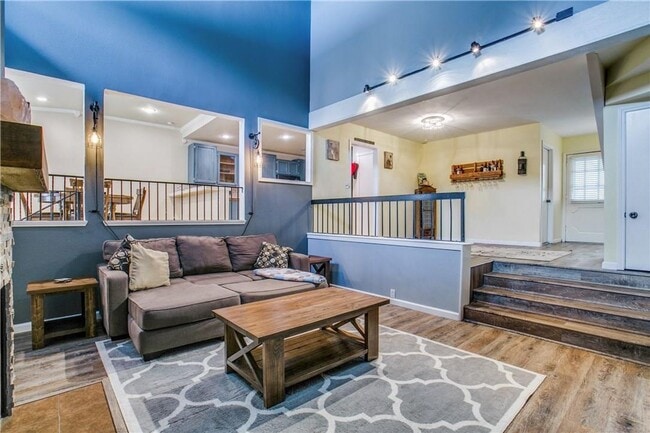 Building Photo - Beautifully Crafted 2/2.5/2 Town Home in Euless!