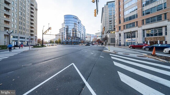 Building Photo - 851 N Glebe Rd